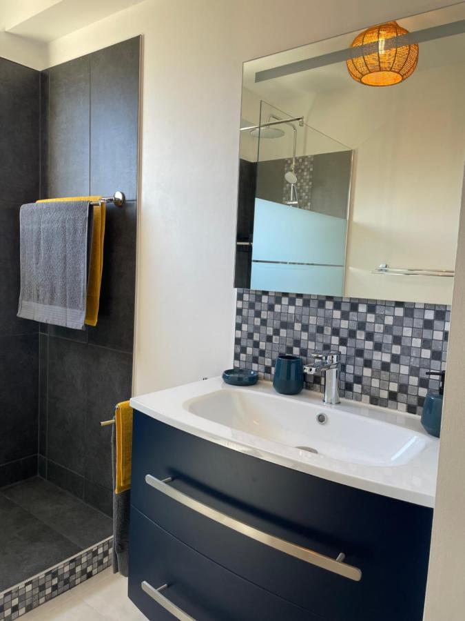 Appartement Lumineux Renove A Neuf Saint Pierre Exterior foto